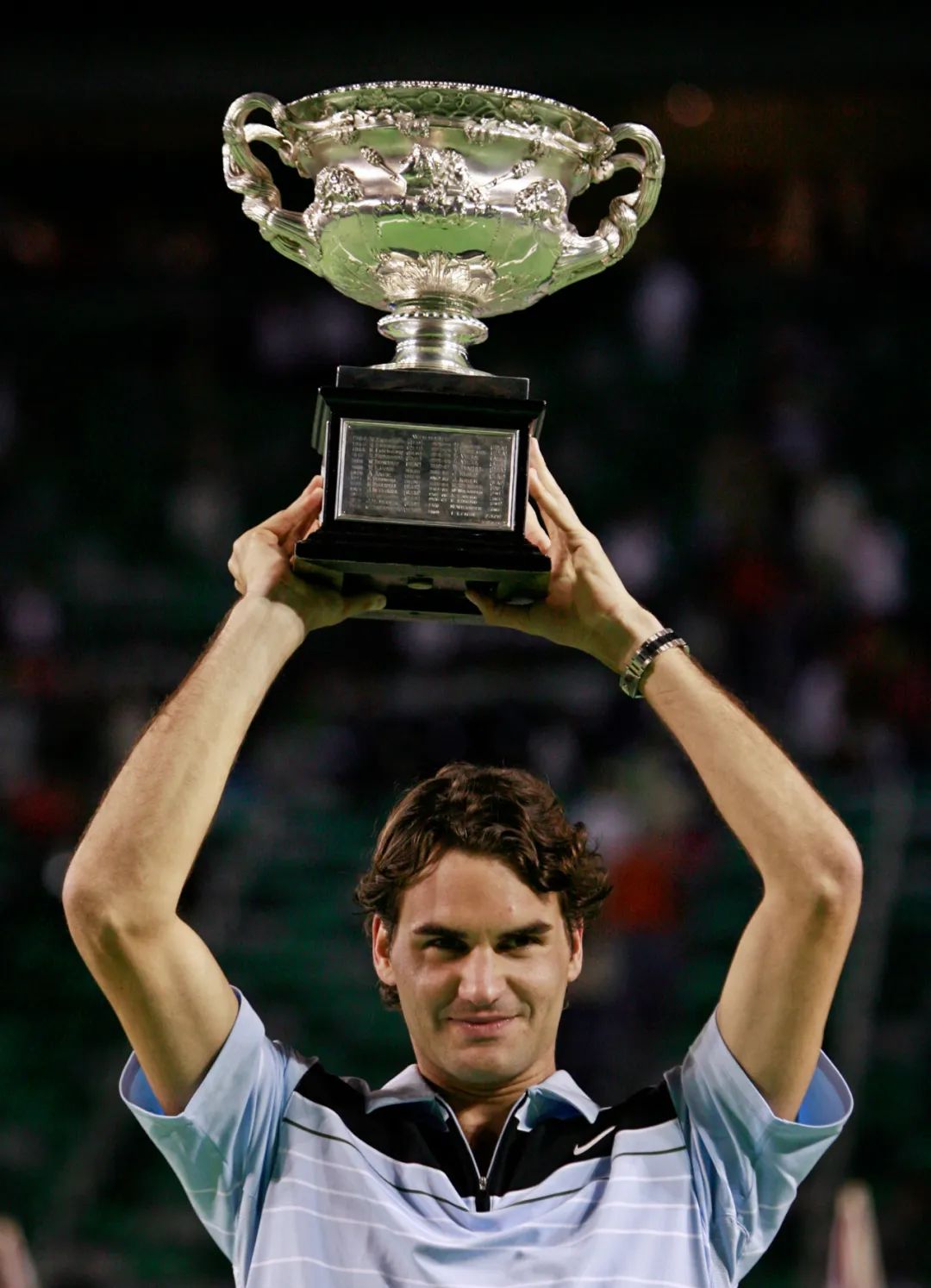 九游官网-费德勒在切尔西比赛中比赛局势复杂，出色防守引发热议！赛场气氛高涨的简单介绍